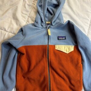 Patagonia Kids Hooded Fleece Jacket in Light Blue/Rust Orange Toddler 2T